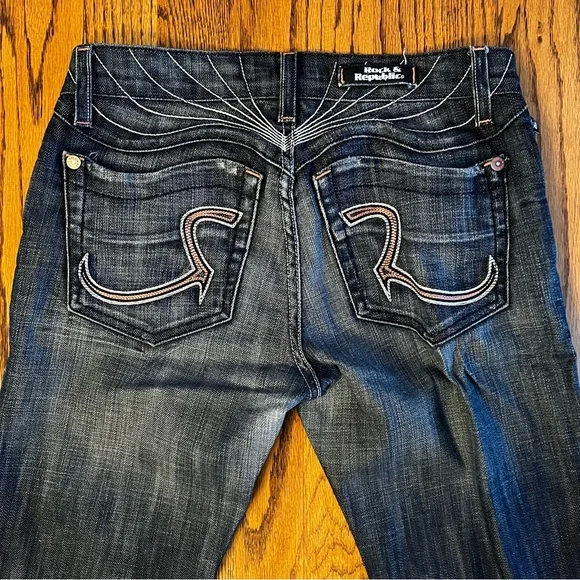 ROCK & REPUBLIC • Low Rise Dark Blue Flare Jeans - Picture 8 of 8